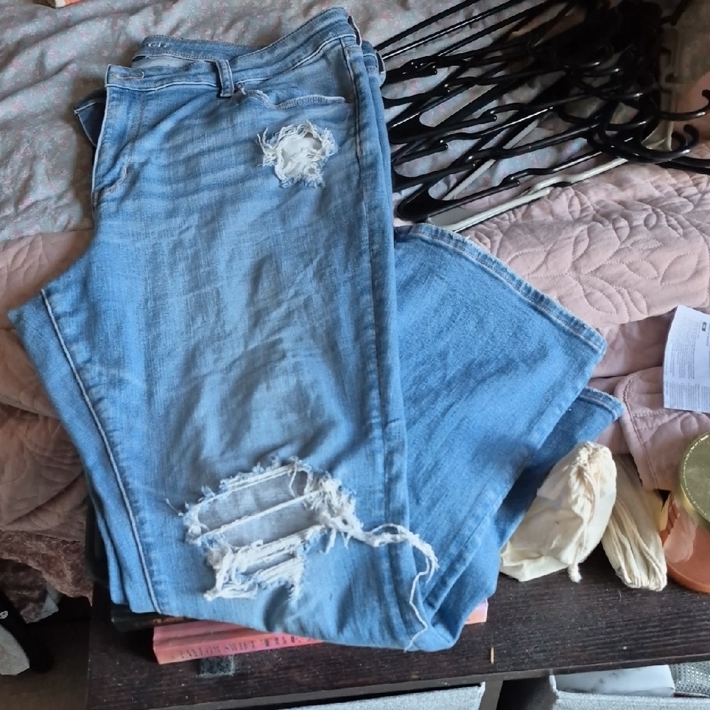 American Eagle Outfitters Light Blue Distressed Boyfriend Jeans